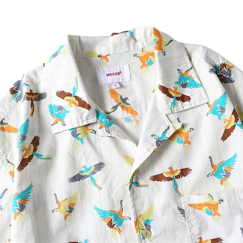 Boxy camp shirt with parrots