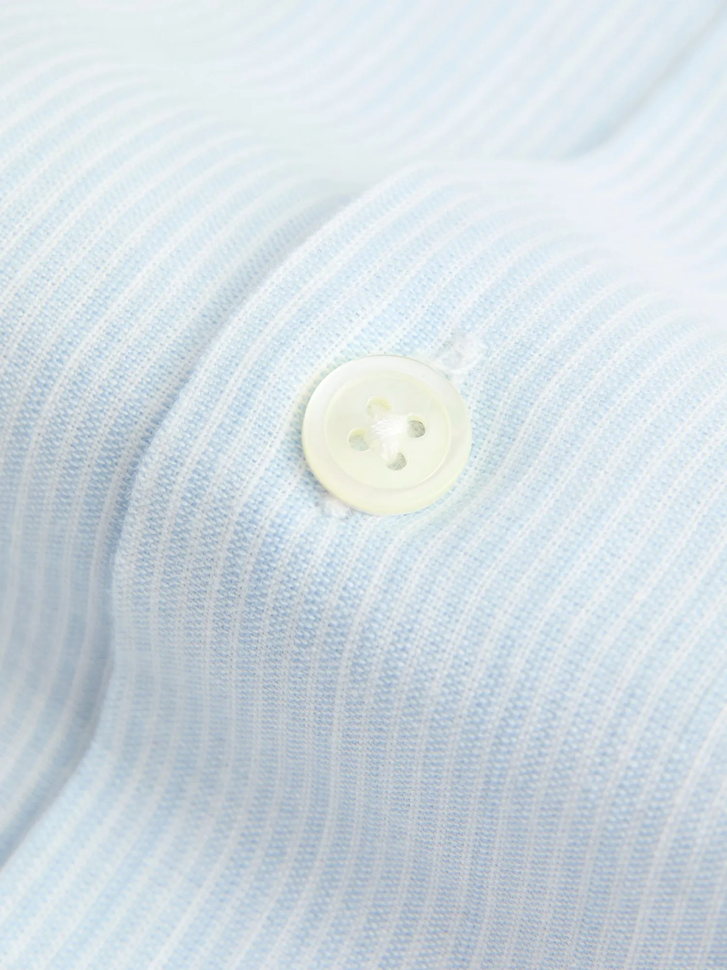 Summer Blend Button-Up Shirt in Sky